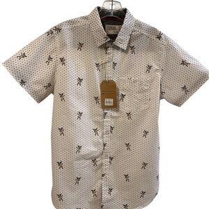 FREE PLANET Short Sleeve Holiday Shirt with Reindeer Pattern Size Medium NWT